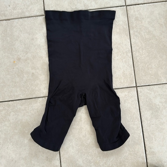 SKIMS Onyx Black Sculpting High Waisted Above‎ the knee Shaping Mid Thigh Size L - Picture 9 of 10